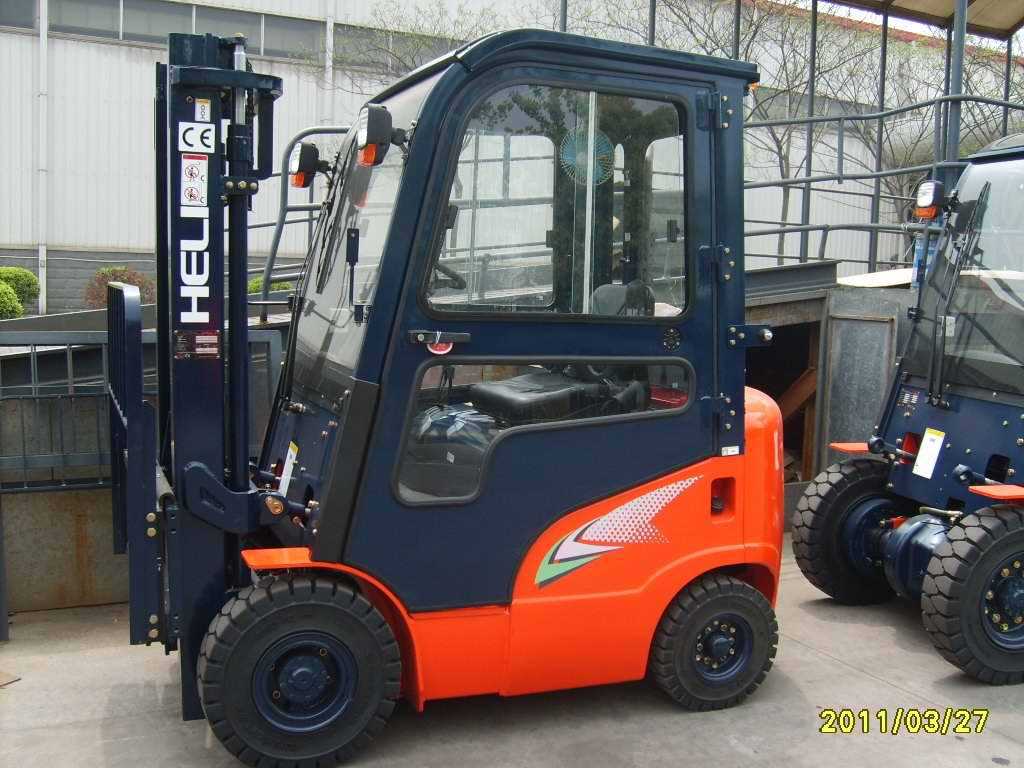 Xe nâng chạy Xăng CPQD18- 1,8 tấn 